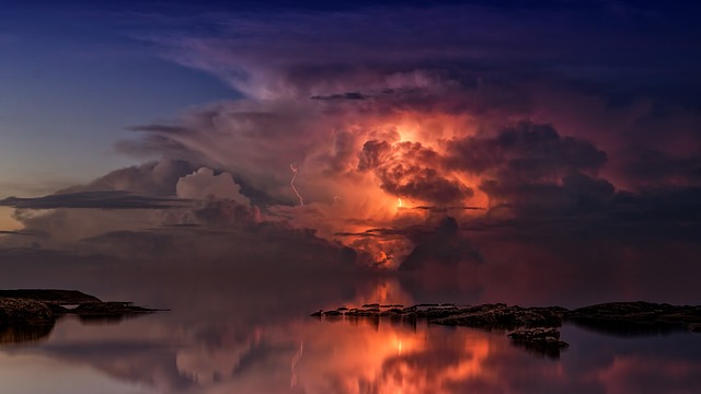 4. Prozkoumejte symboliku⁤ bouřkových mraků‍ výkladem ⁤snů: klíčové náznaky a interpretace
