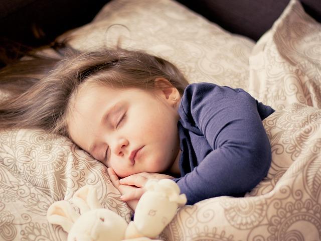 Snář dítě držet: Tipy a výklady snů pro vaše malé jedinečné bytosti
