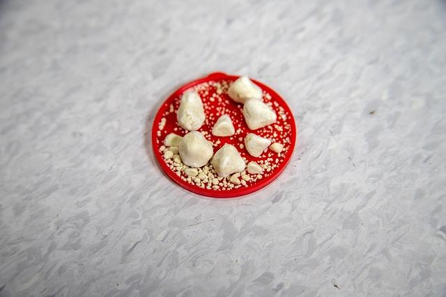 Močení na veřejnosti ve snu: Bolestný pocit studu a zranitelnosti